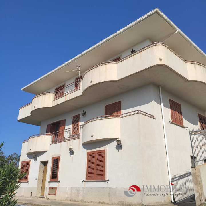 Quadrilocale in Affitto a San Lorenzo, 150 m²