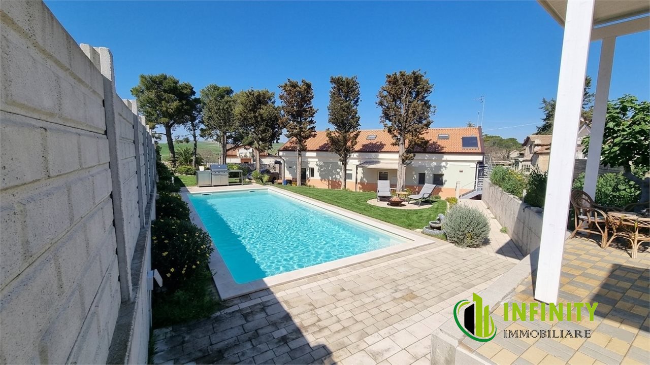 Villa in Vendita
