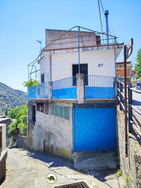 Casa indipendente in vendita a Santa Teresa di Riva - foto 1