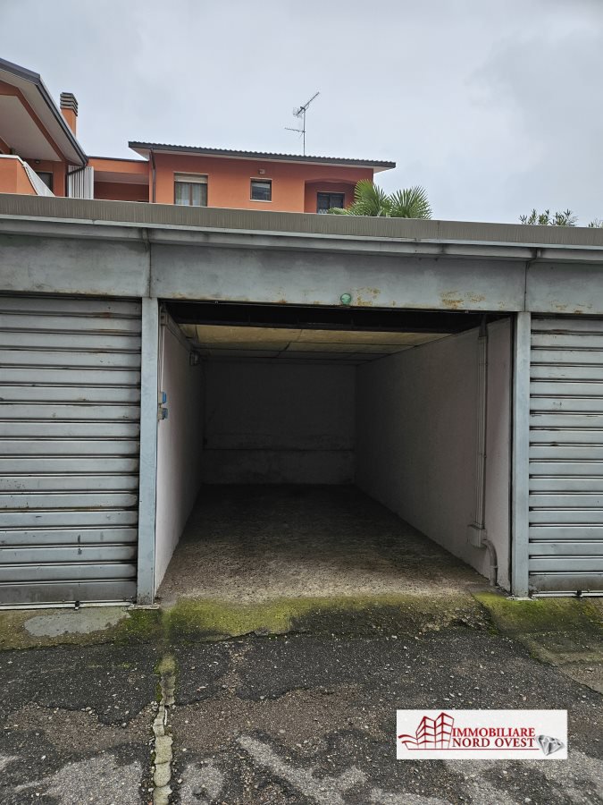 Garage in Vendita