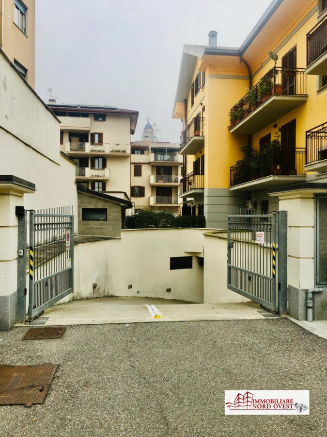 Garage in Vendita