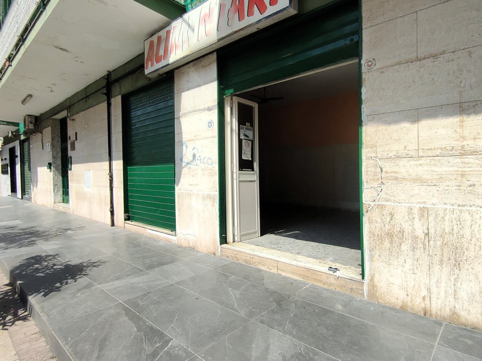 Negozio in Affitto