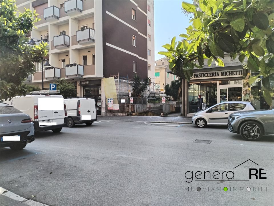 Garage in Vendita