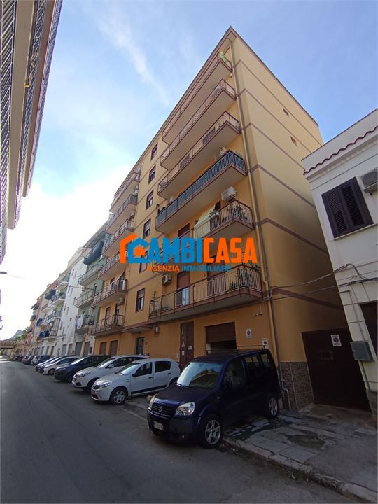 Quadrilocale in Vendita a Ficarazzi, 100'000&euro;, 125 m²
