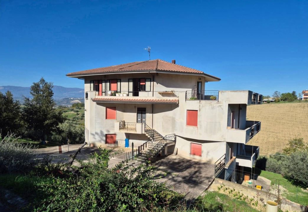 Villa in Vendita
