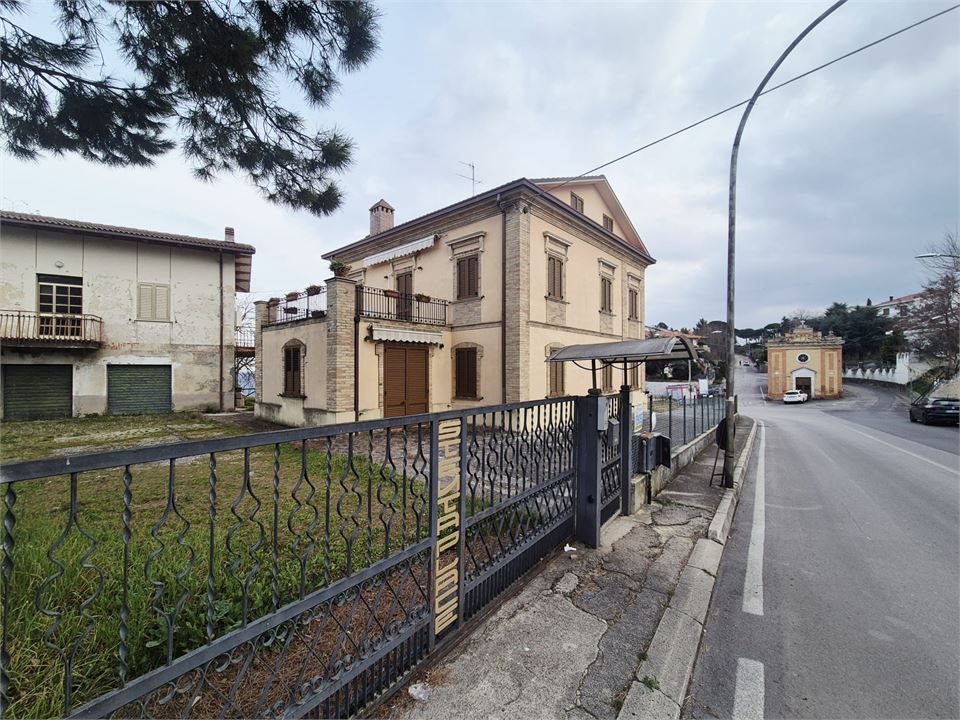 Villa in Vendita