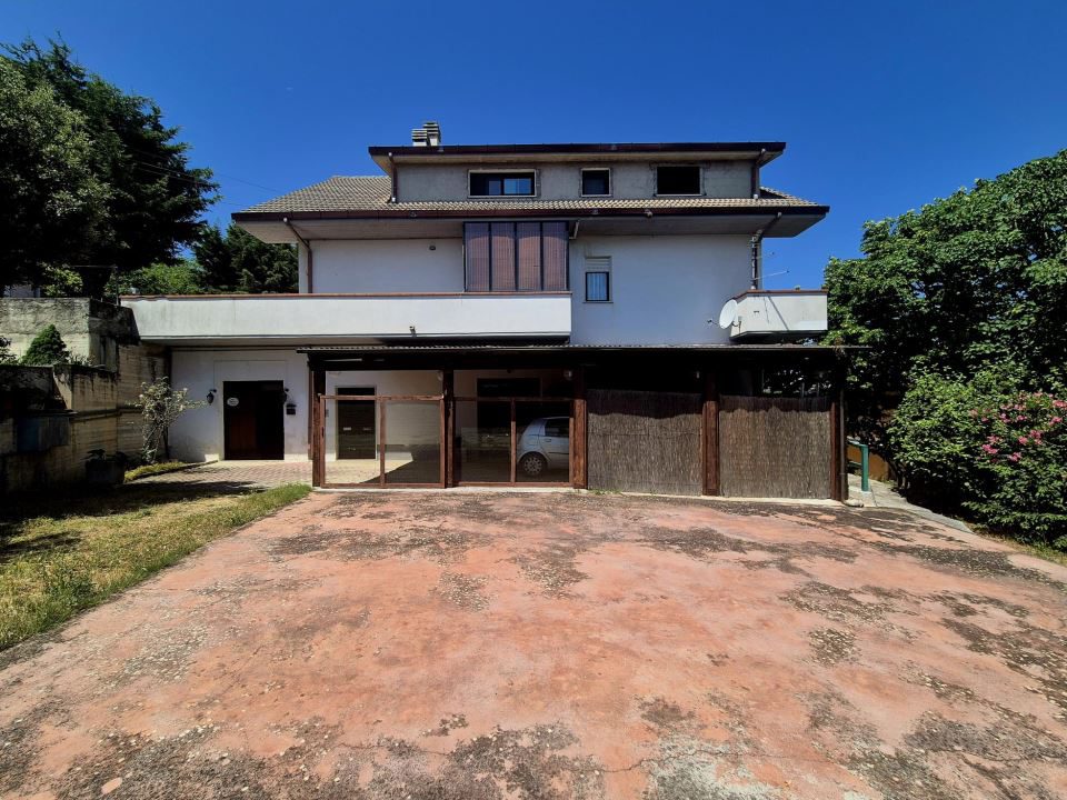 Villa in Vendita