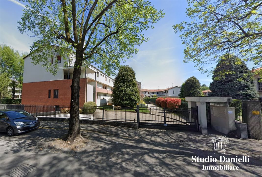 Trilocale in Vendita a Carate Brianza, 130'000&euro;, 93 m²