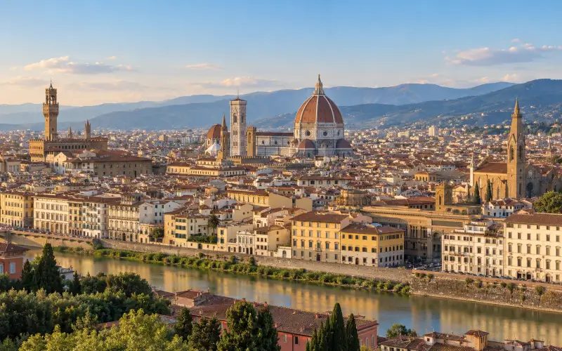 Panorama di Firenze con la cupola del Duomo e i tetti del centro storico